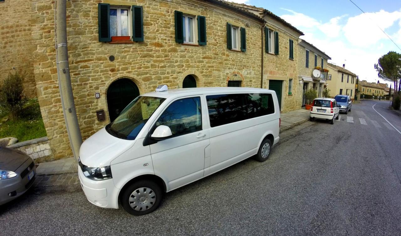 Il Gatto Sulla Finestra Hotel Iesi Bagian luar foto